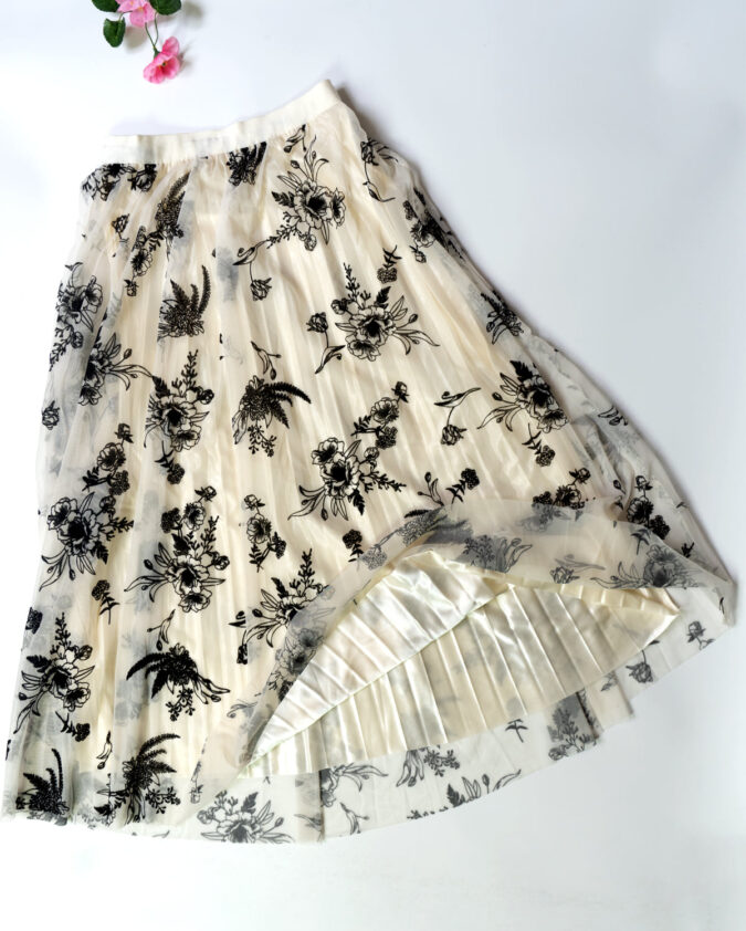 Ravya Netted White with Big Black Floral Skirts – Women’s Skirt